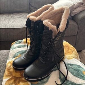 JBU Black and Cream Winter Boots